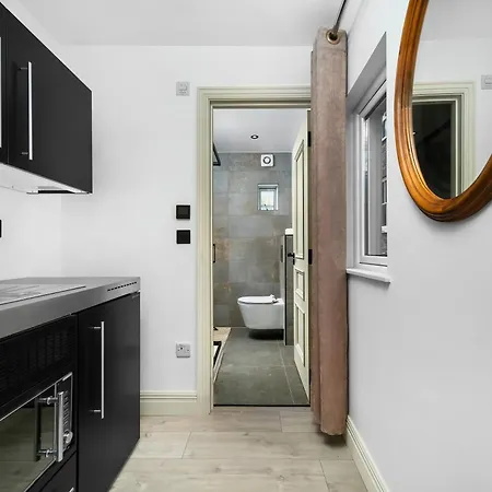 Nine Elms Modern Studio Apartments London Exterior photo