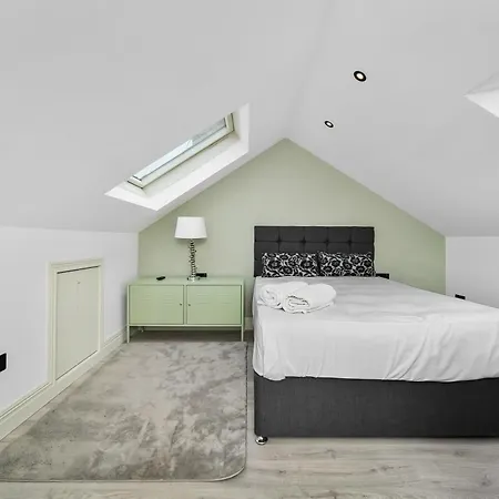 Nine Elms Modern Studio Apartments London Exterior photo