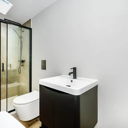 Nine Elms Modern Studio Apartments London Exterior photo