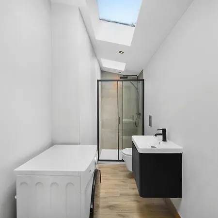Nine Elms Modern Studio Apartments London Exterior photo