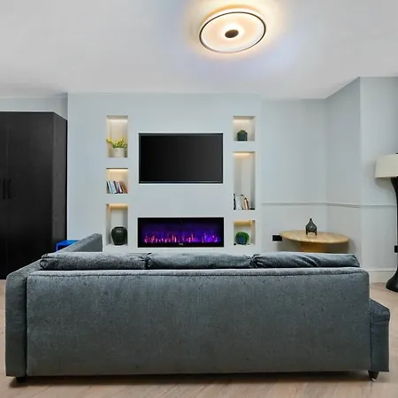 Nine Elms Modern Studio Apartments London Exterior photo