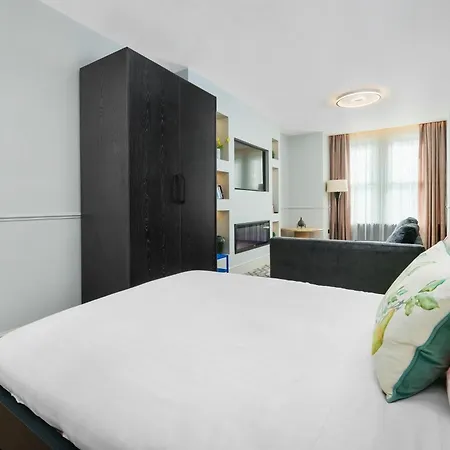 Nine Elms Modern Studio Apartments London Exterior photo